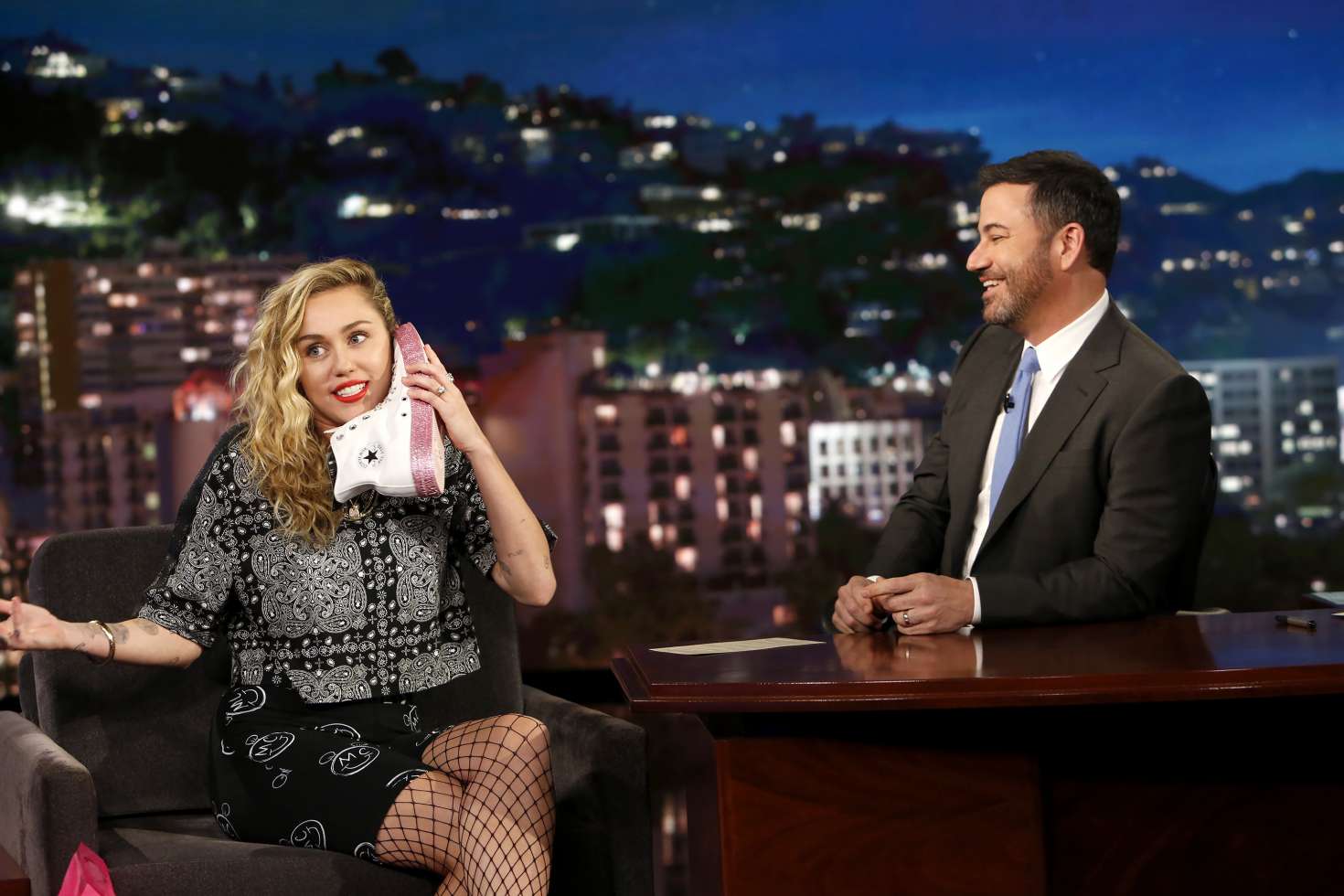Miley Cyrus Shines Bright On The Jimmy Kimmel Live Stage In Los Angeles Daily Online News 1011